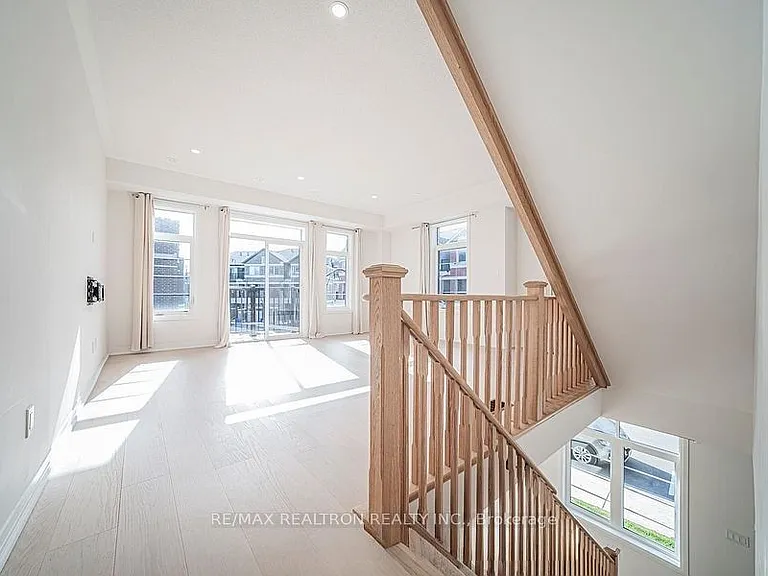 1 Sissons Way — Photo 6