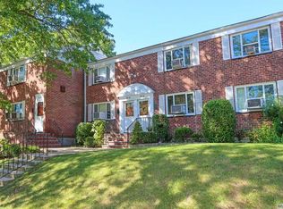 81-12 229th St, Queens Village, NY 11427