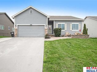 11822 S 211th St, Gretna, NE 68028