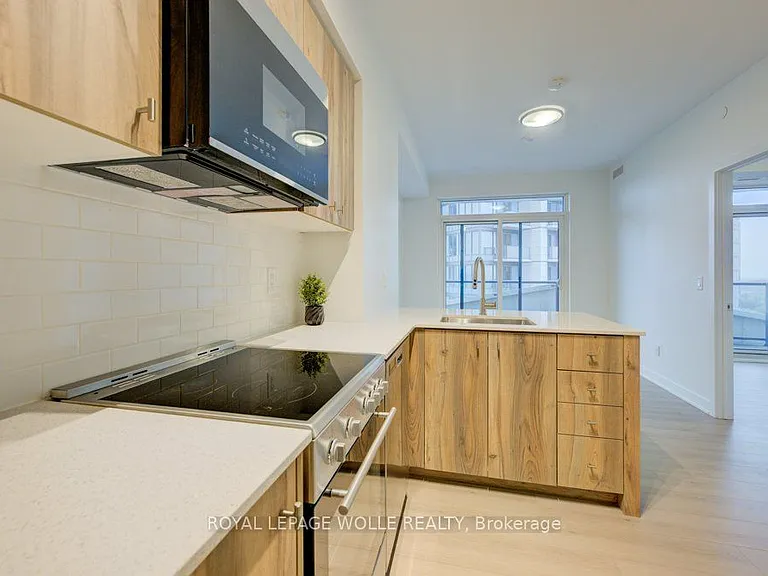 25 Wellington St S #2101 — Photo 9