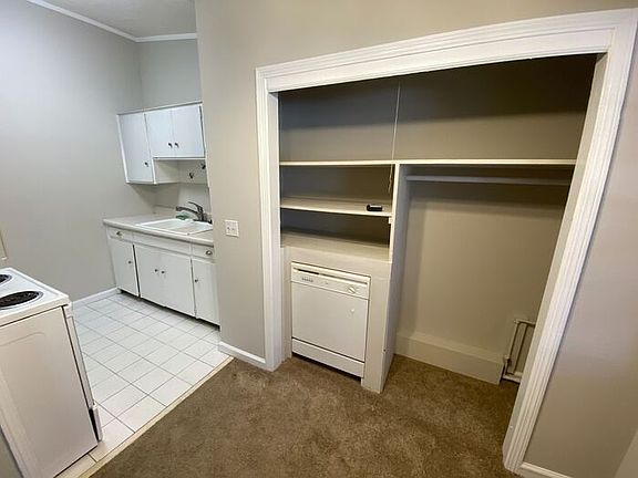 3rd image of 1057 Pine St NE