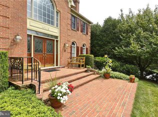 18113 Hayloft Dr, Rockville, MD 20855