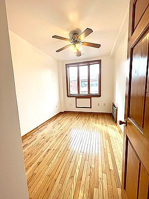 5th image of 724 Leonard St #E