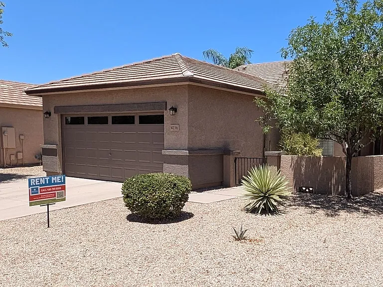 4236 E Oxford Ln — Photo 3