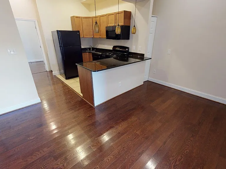511 Florida Ave NW #1 — Photo 2