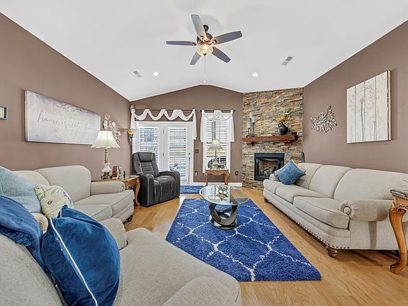 2nd image of 1011 Big Ben Dr