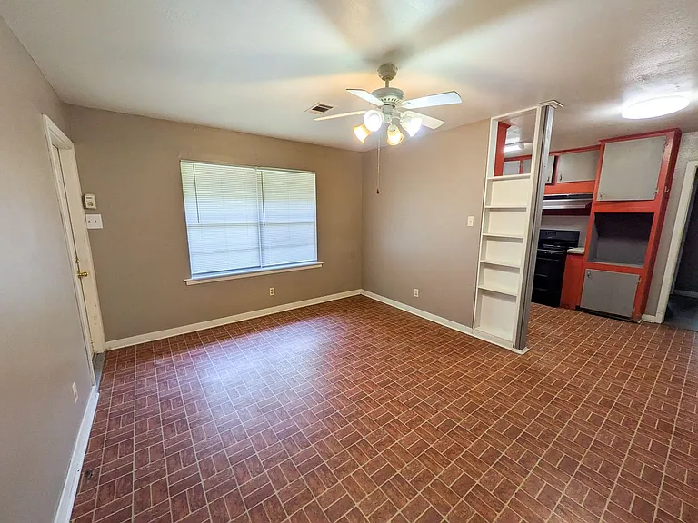 436 Gardenia Ave — Photo 5