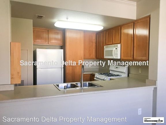 2nd image of 5201 Laguna Oaks Dr Unit 60