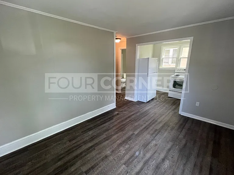 803 Cole St — Photo 3