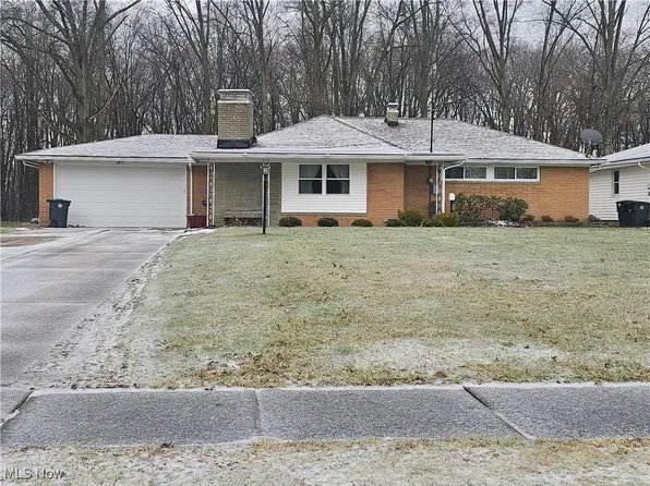 2871 Beal St NW, Warren, OH 44485