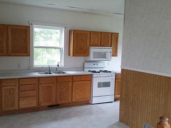 3rd image of 18 Grand Ave N