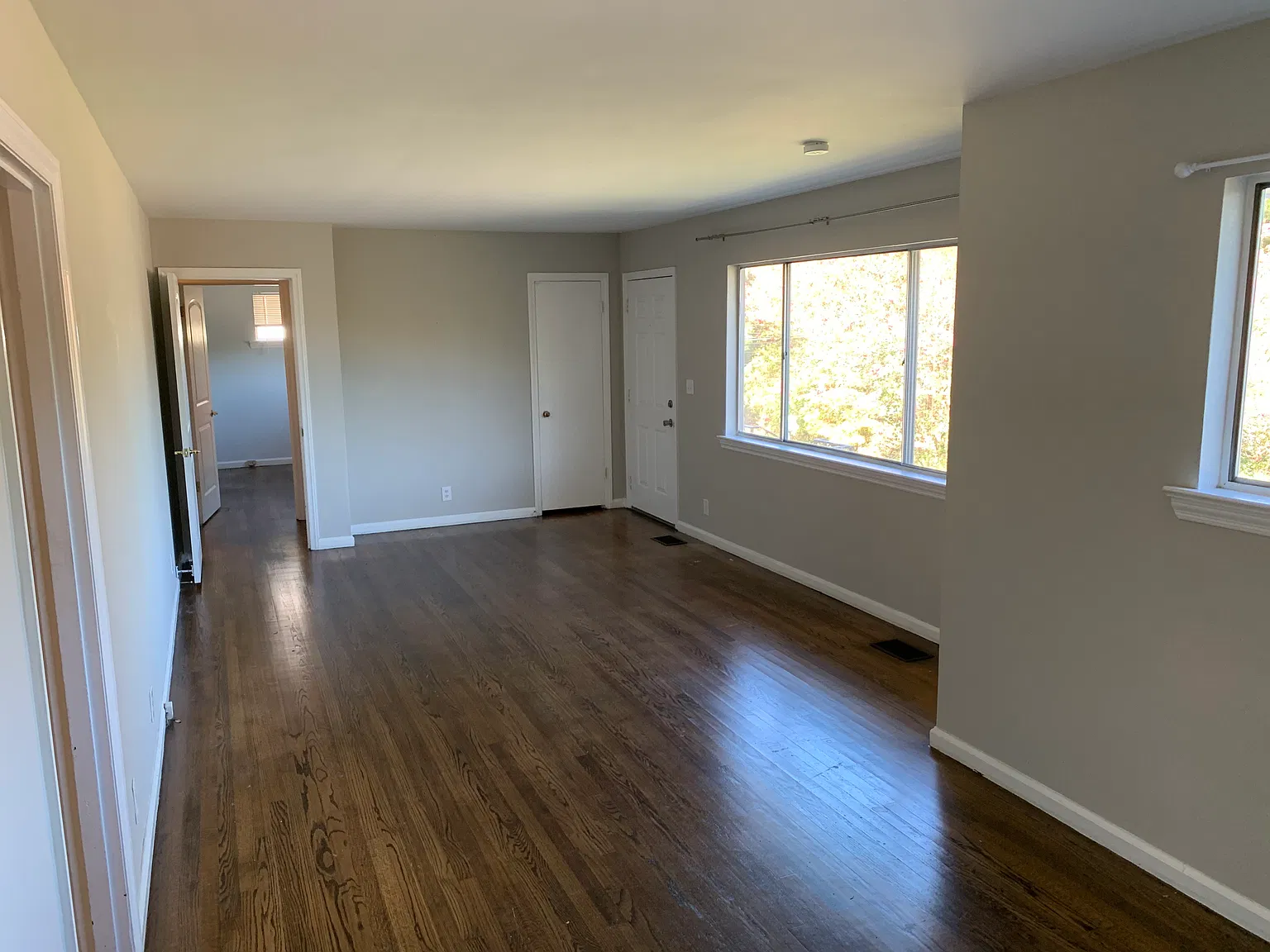 3 bed, 1100 sqft, $1,600 — Photo 3