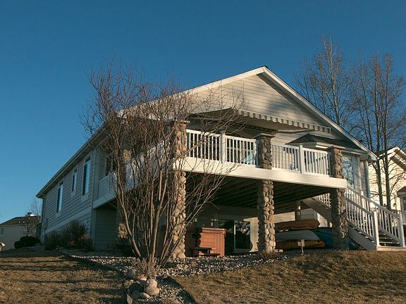 2nd image of 530 Lakeside Pl
