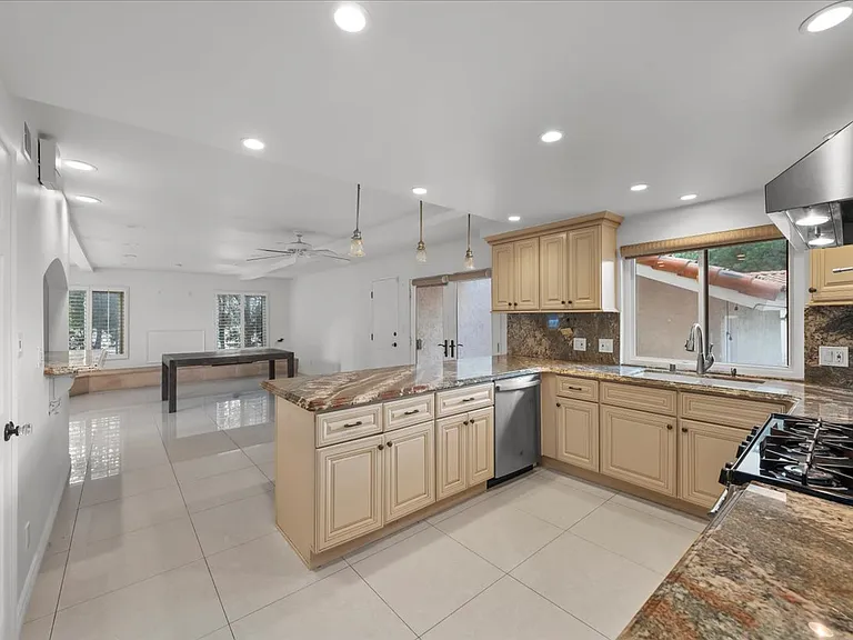 2222 Pier Ave — Photo 43