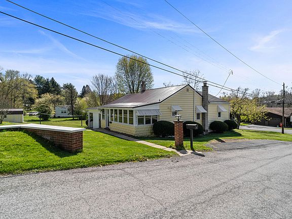 3rd image of 3303 Smithtown Rd