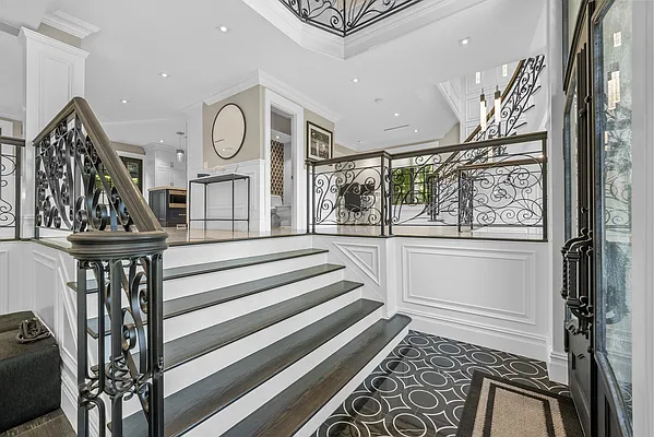Sold by PRENDAMANO REAL ESTATE | media 4