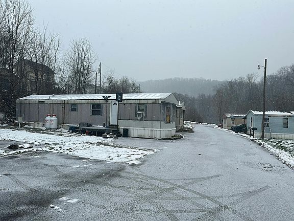 5th image of 344 Sandt St