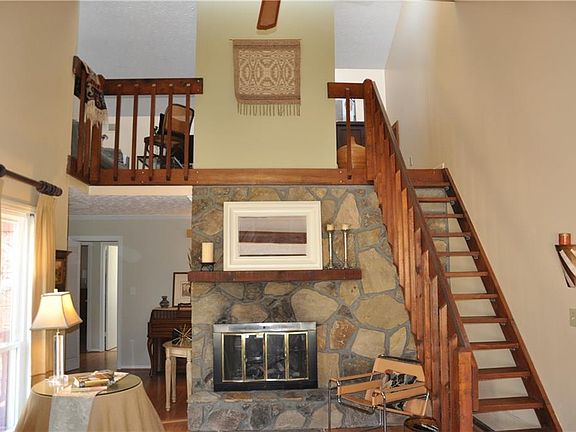 4th image of 2130 W Carlyle Ct