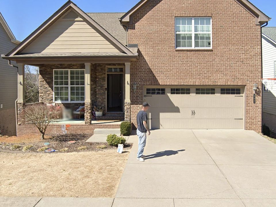 1st image of 640 Nevins Pl