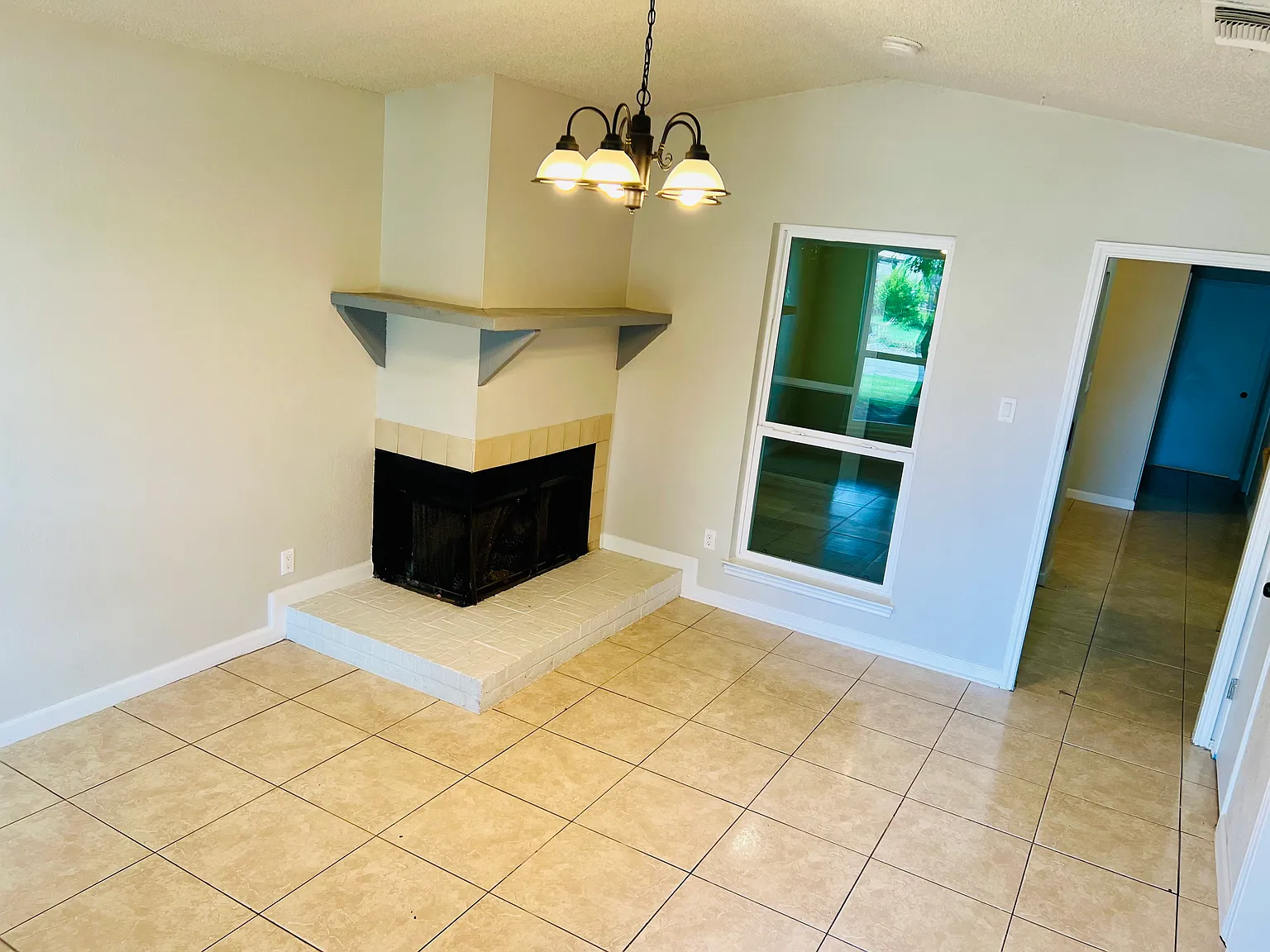 6817 S Creek Dr — Photo 2