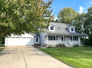 260 Cambridge Ct, Dixon, IL 61021