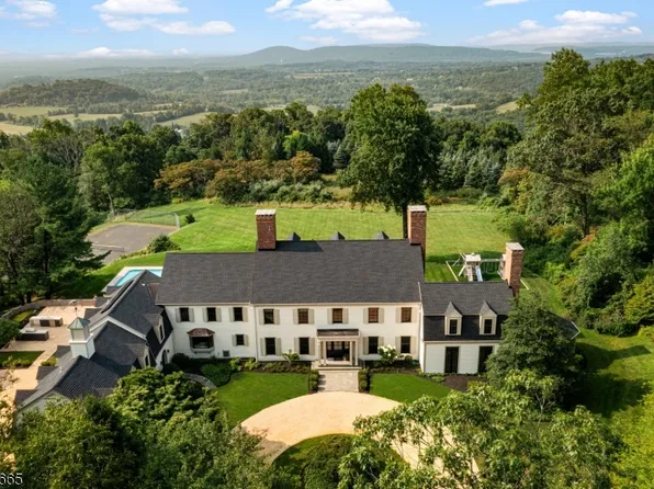 10 Fieldview Lane, Tewksbury Twp., NJ 08858