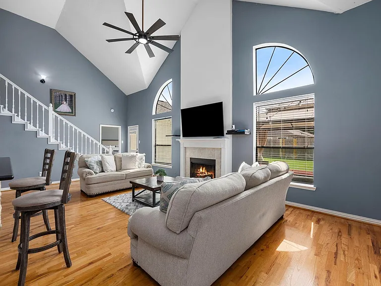 16315 Scotch Hollow Ln — Photo 1