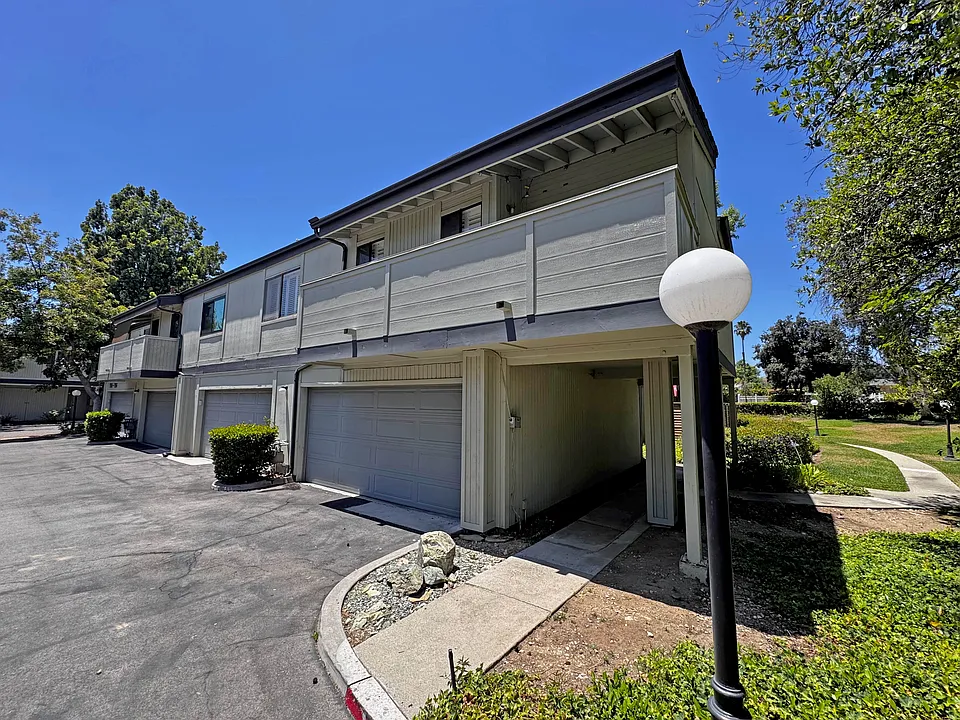542 N Orange Grove Blvd