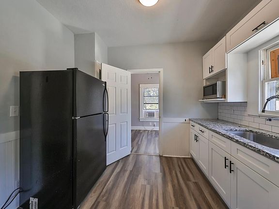 3rd image of 875 15th Ave S #1