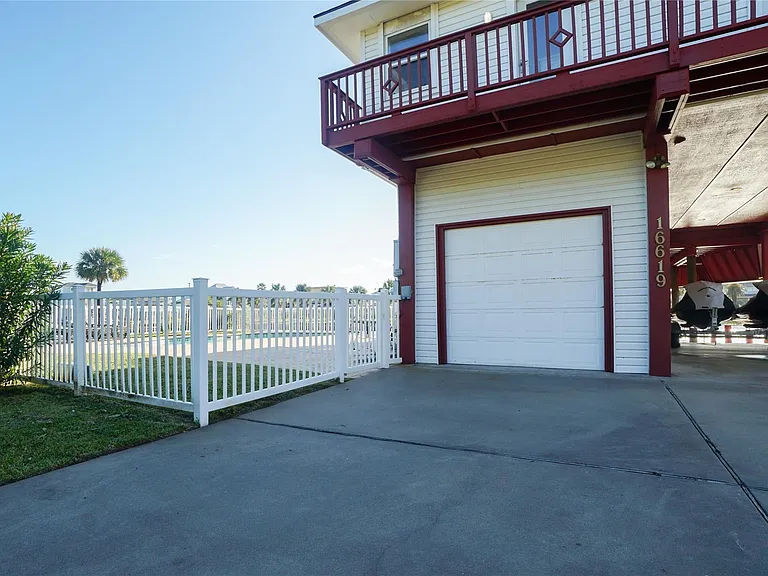16619 Bayfront Dr — Photo 25