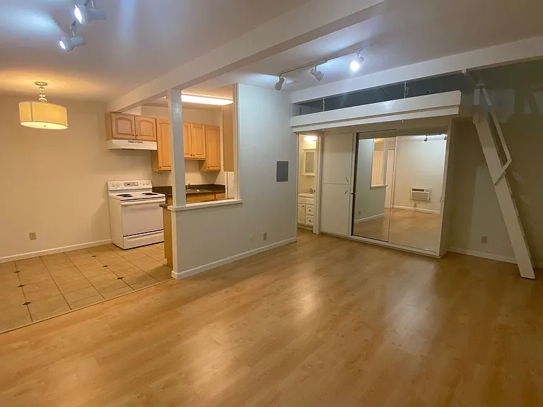 315 Easy St #10 — Photo 2