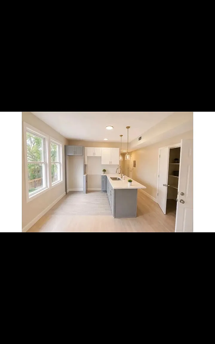 3 bed, $2,295 — Photo 2