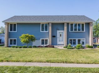 822 Oriole Dr, Streamwood, IL 60107