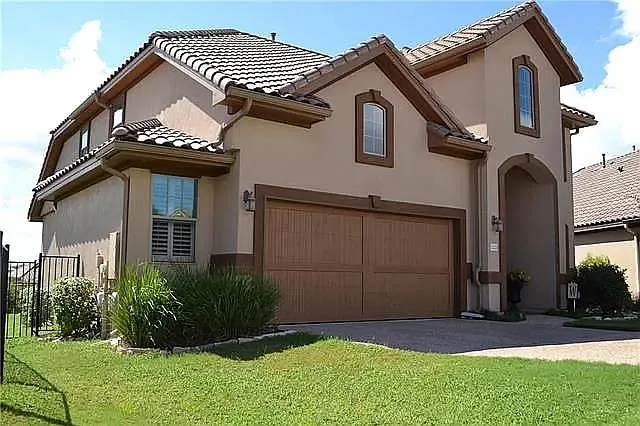 4 bed, 2790 sqft, $3,975 — Photo 2