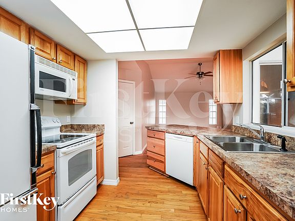 5th image of 1733 SW 47th Ter