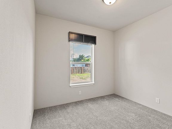 5th image of 12729 N Dakota St