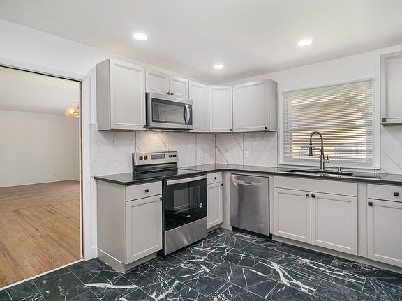 5th image of 3817 Augusta Dr