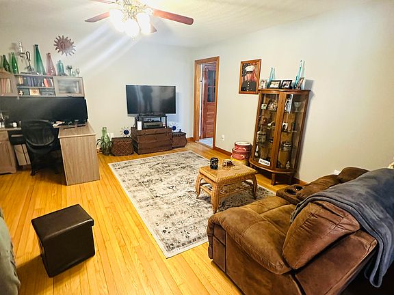 5th image of 722 Gaston Drive