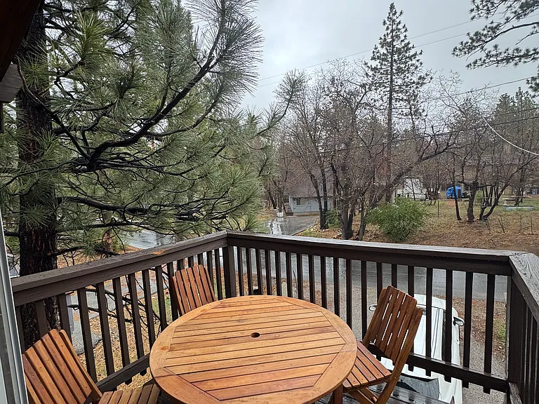 610 Holmes Ln — Photo 8