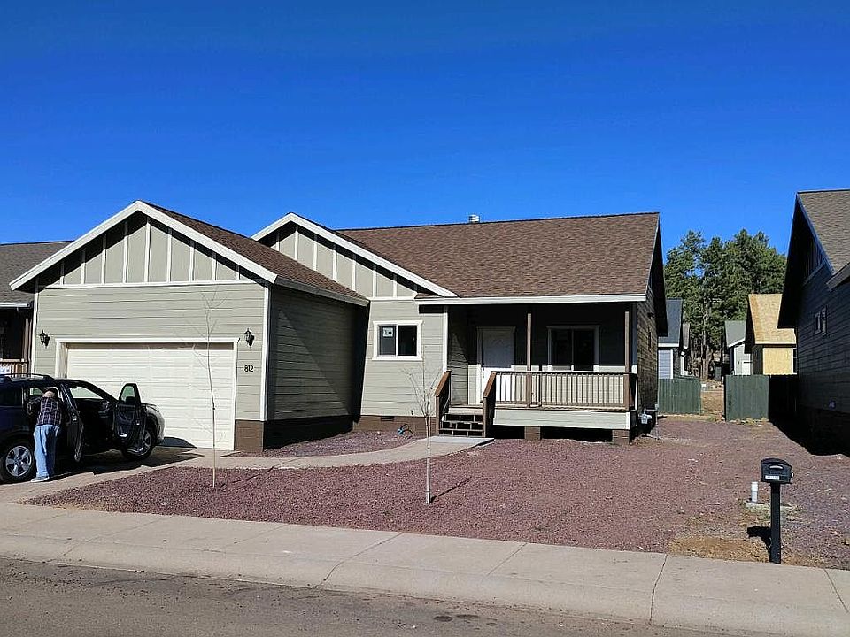 1st image of 812 W Yeager Ln