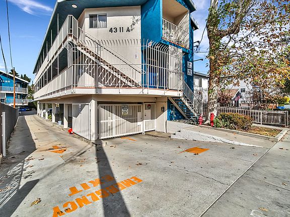 3rd image of 4311-4313 Toland Way #202-A
