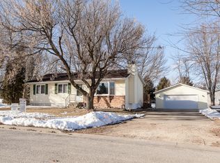 713 4th Ave E, Coggon, IA 52218
