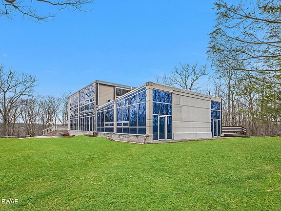 3rd image of 32 Ridge Trl