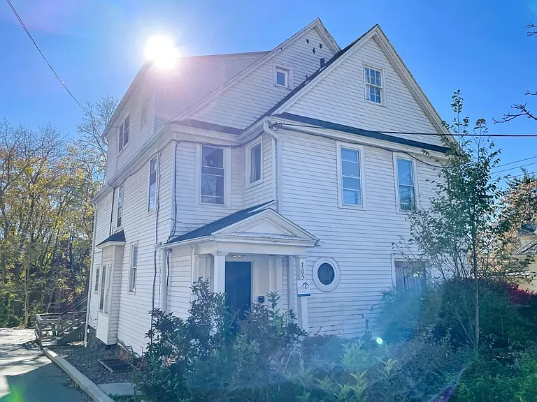 705 E Seneca St — Photo 26