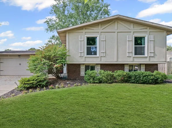 1011 Harrington Dr, Champaign, IL 61821
