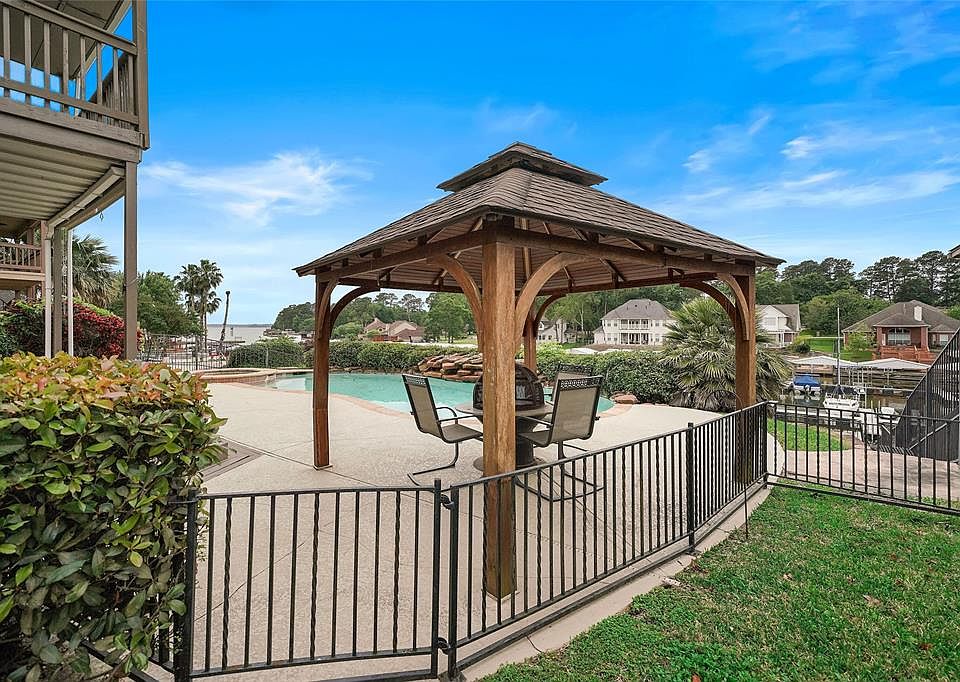 1st image of 12556 Lake Vista Dr