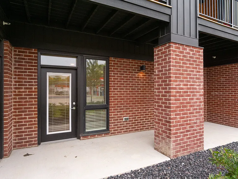 Uptown Square Apartments — Photo 39