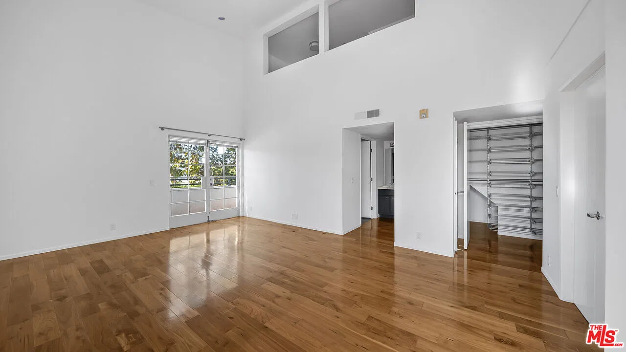 2 bed, 4.0 bath, 2104 sqft, $6,195 — Photo 3