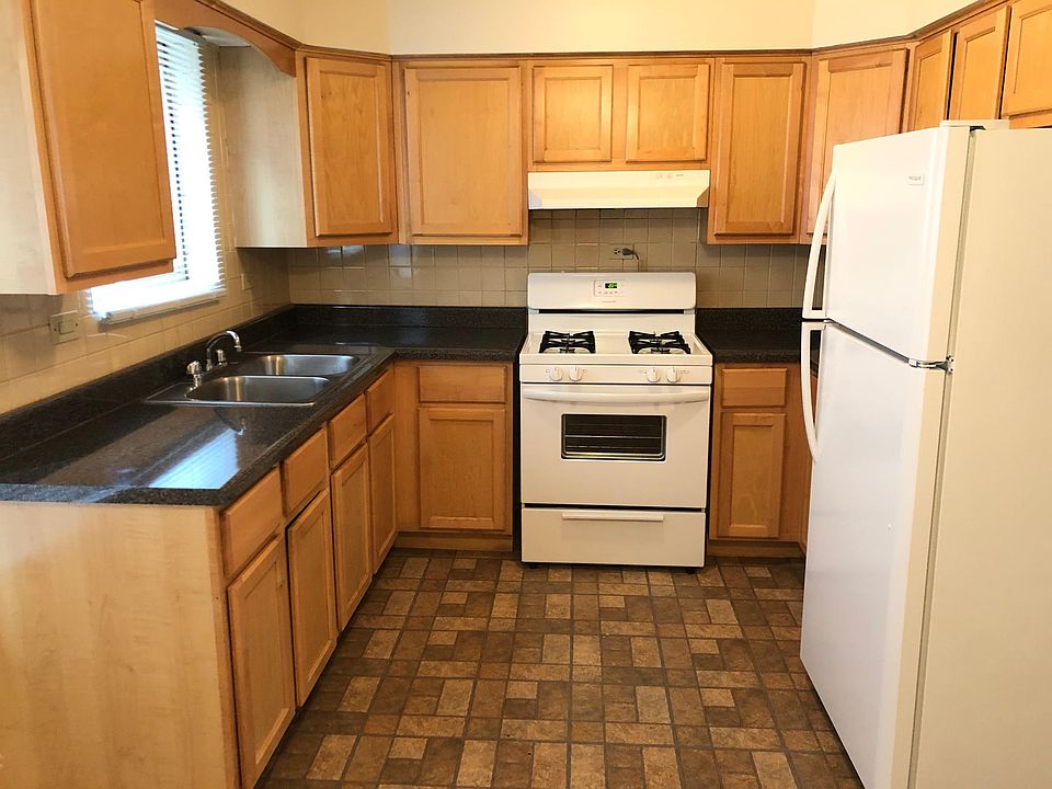 2nd image of 6752 N Sauganash Ave #2S