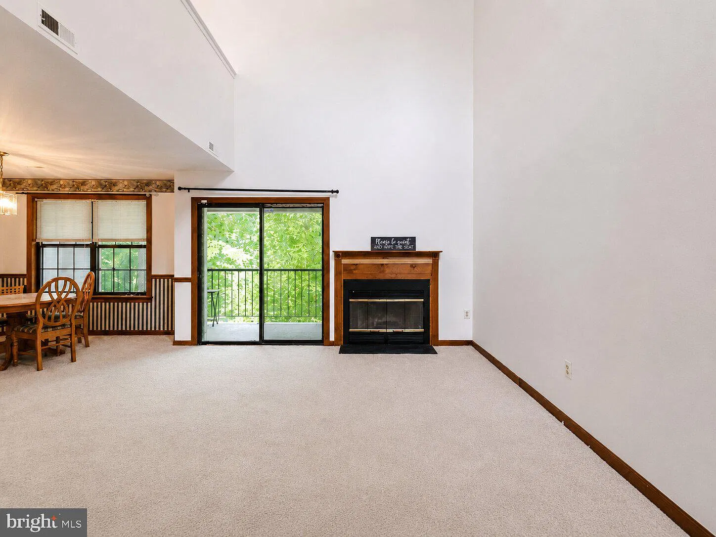 3 bed, 2.0 bath, 1425 sqft, $2,400 — Photo 2